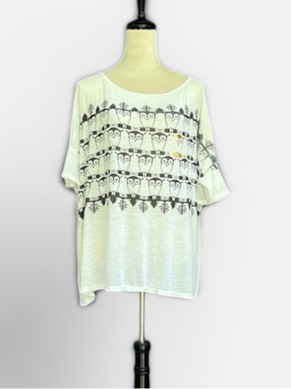 Chelsea & Violet Oversized Owl Tee Size Medium